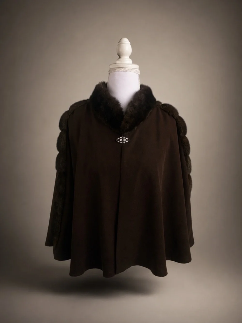Vintage Brown Faux Fur Trim Capelet Poncho Cloak Jeweled Clasp - Picture 1 of 5